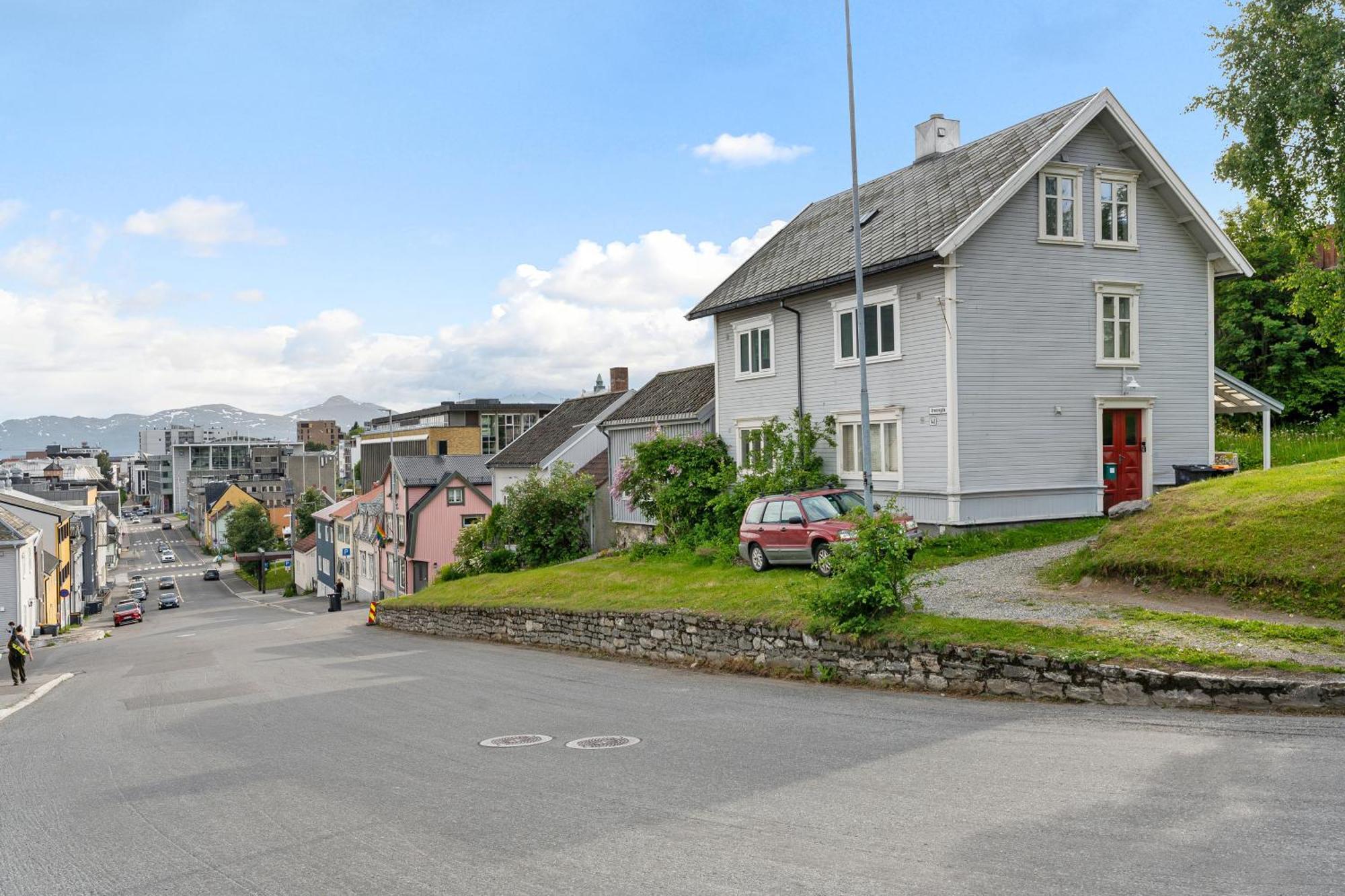 Arctic Homes - Historical Tromso House With View Exterior photo