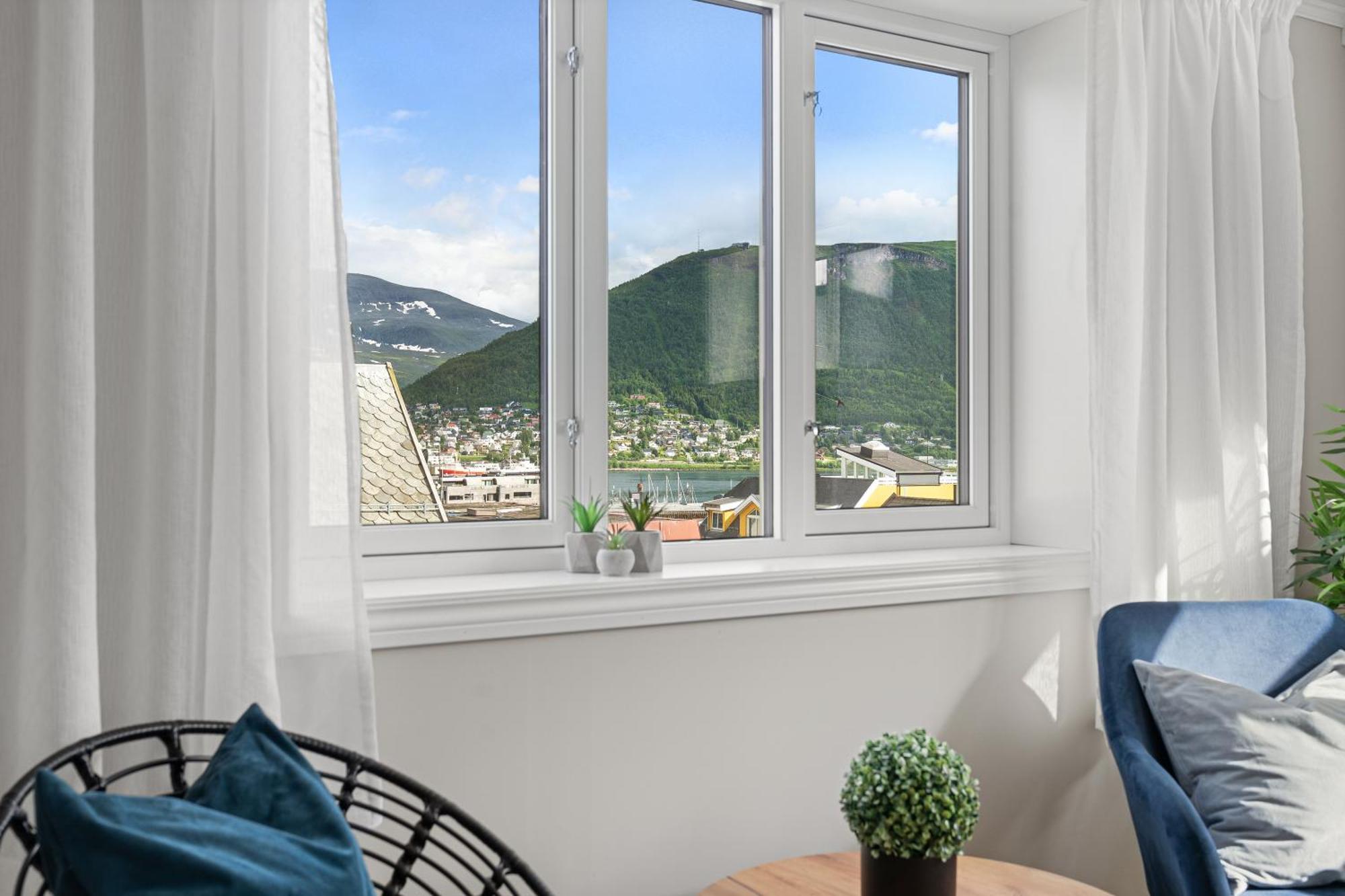 Arctic Homes - Historical Tromso House With View Exterior photo